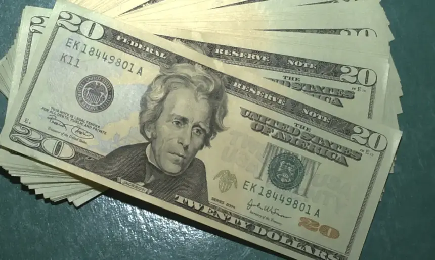 Dólar recua 1,27% e Bolsa sobe 3% na semana apesar de tensões no Oriente Médio