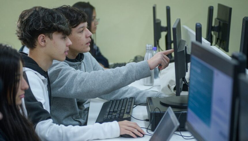 Programa BEEM oferece 20 mil vagas para alunos da rede estadual de SP