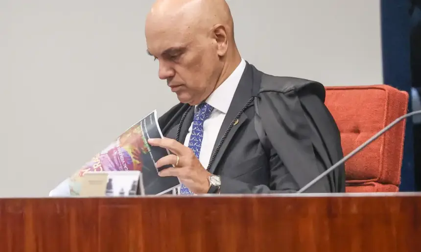 Moraes abre inquérito contra Flávio Bolsonaro por calúnia a Lula