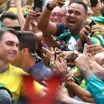Ato de Flávio Bolsonaro reúne cerca de 8,9 mil pessoas no Rio