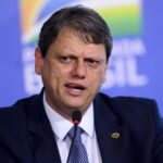 Tarcísio nacionaliza discurso em evento de saúde em São Paulo