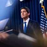 Kevin Warsh mantém autonomia do Federal Reserve contra pressões políticas
