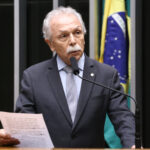 Projeto prevê fim gradual de plásticos descartáveis em órgãos públicos e escolas