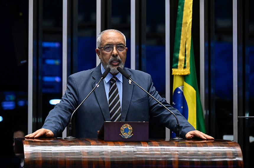 Paim defende PEC que reduz jornada de trabalho para 40 horas